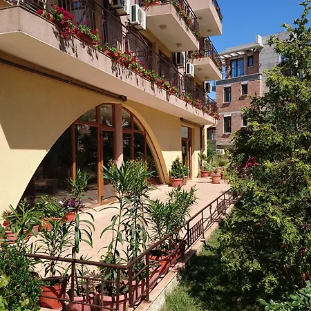 Ξενοδοχείο Kandrovi 3*