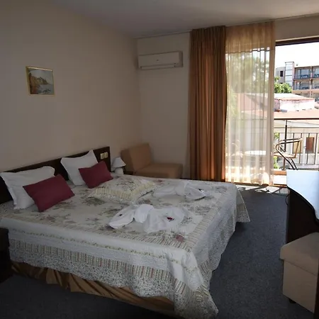 ホテル Kandrovi 3*