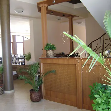 ホテル Kandrovi 3*