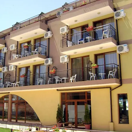 ホテル Kandrovi 3*